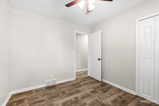 Building Photo - 1528 Oak Ln