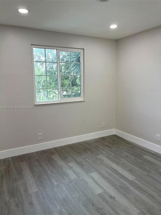 Building Photo - 1528 Salerno Cir