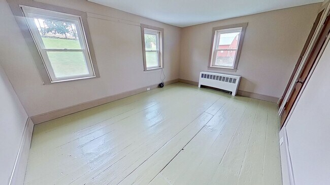 Building Photo - Single Family Farm House