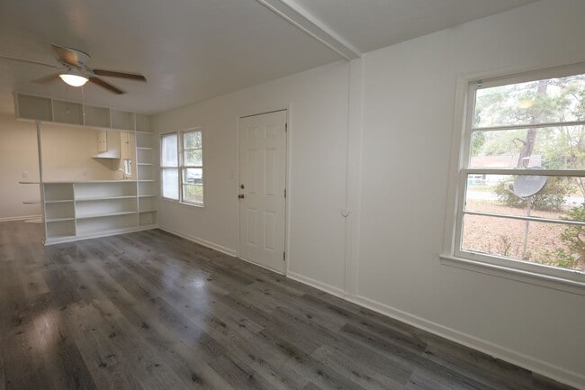 Building Photo - 743 E Brookwood Dr