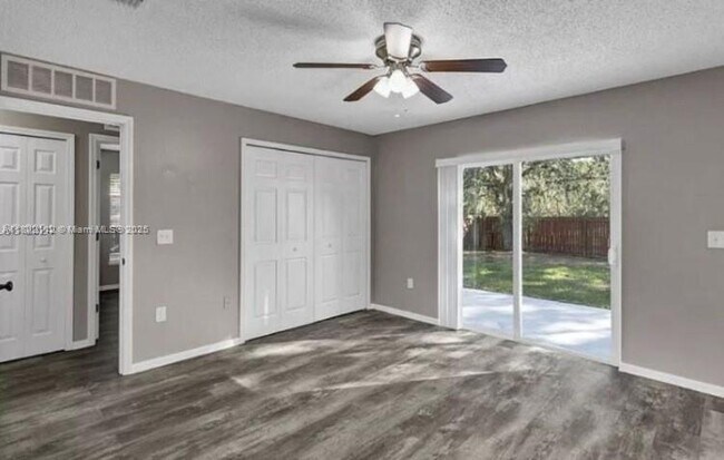 Building Photo - 2210 Whispering Trails Dr