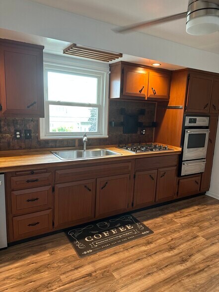 Kitchen - 33B Hussa St