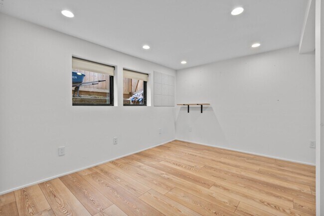 Building Photo - 4Bd/3Ba Seattle House