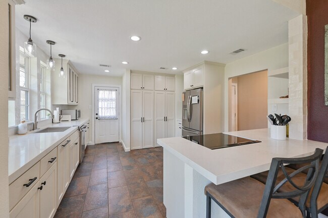 Building Photo - 1409 Clement Ct