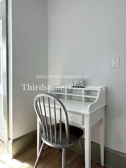Building Photo - 2030 Redwing St