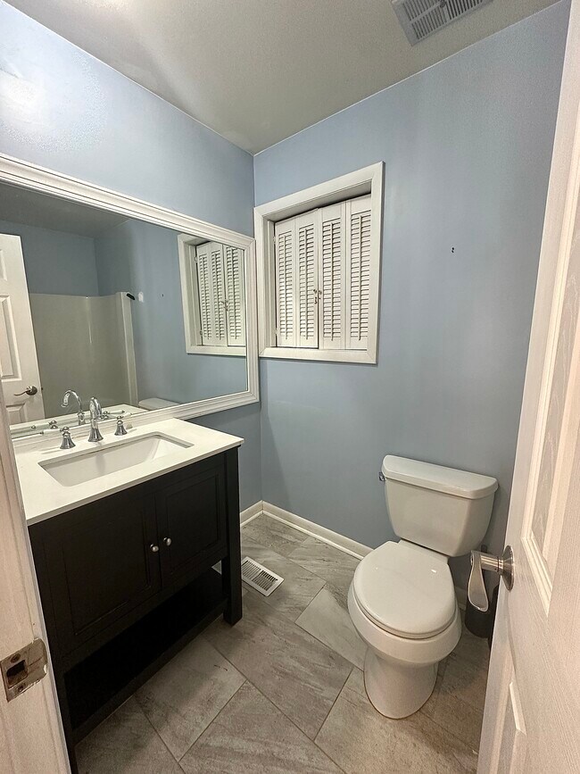 Building Photo - 3349 Kings Neck Dr