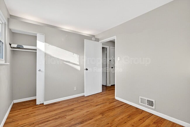 Building Photo - 710 Tyson Dr