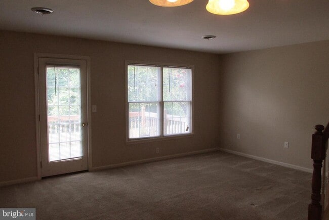 Building Photo - 888 Woodridge Dr