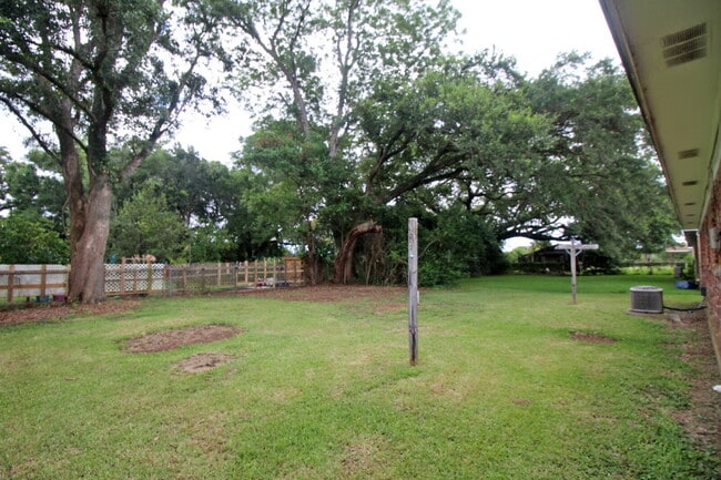 Building Photo - Central Pensacola 3-Bedroom Home Near Mall...