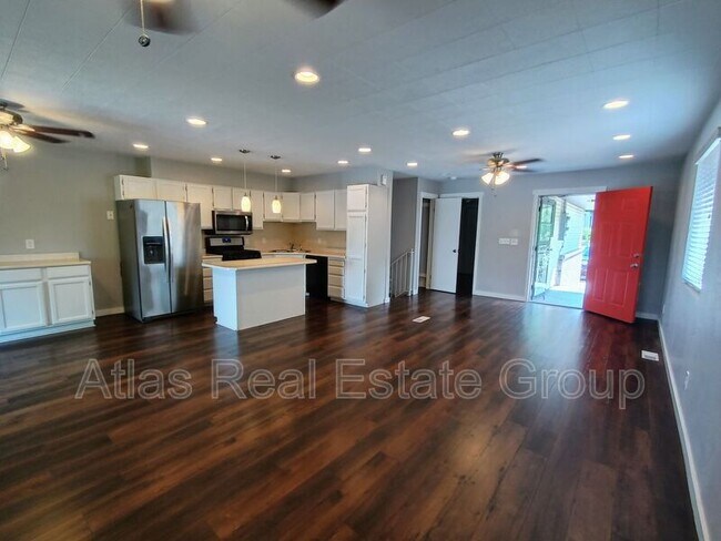 Building Photo - 7428 S 700 E