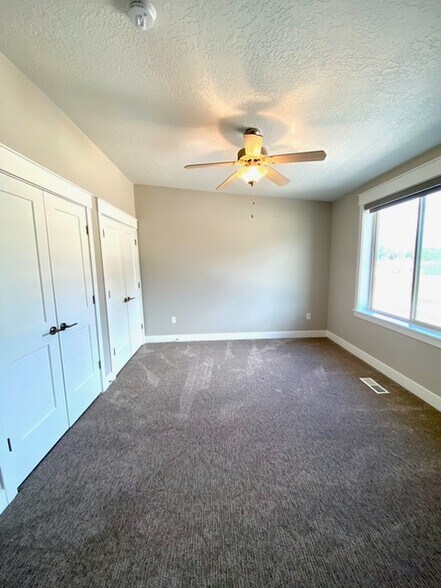 Building Photo - 10439 S Beetdigger Blvd