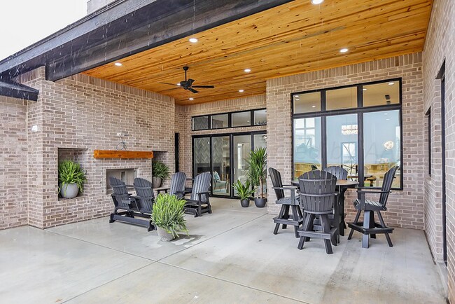 Building Photo - 9405 Rockridge Pkwy