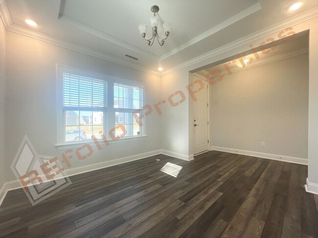 Building Photo - Beautiful 5 Bedroom 2-Car Garage Home with...