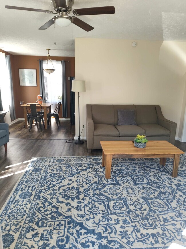 Building Photo - 3912 Crestview Dr