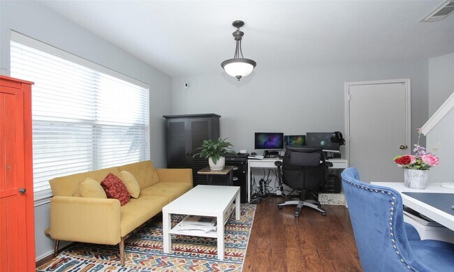 Building Photo - 6010 Ridgebriar Ln