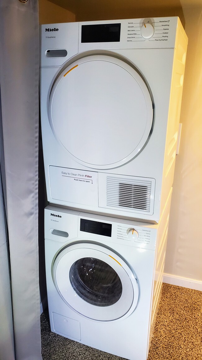 Laundry - 9A Griffiths Drive