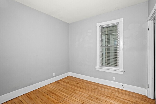 Building Photo - Bartlett Lower