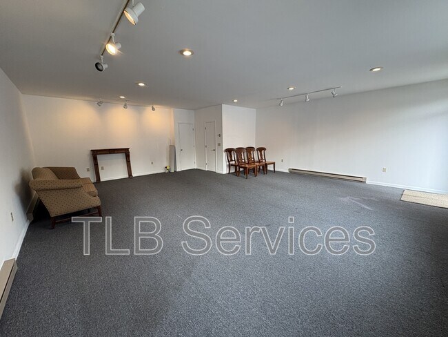 Building Photo - 15927 PA-407