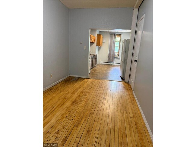 Building Photo - 910 Burr St N