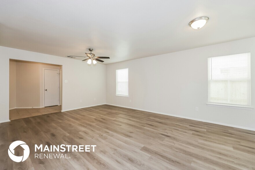 Building Photo - 912 Laredo Plaza