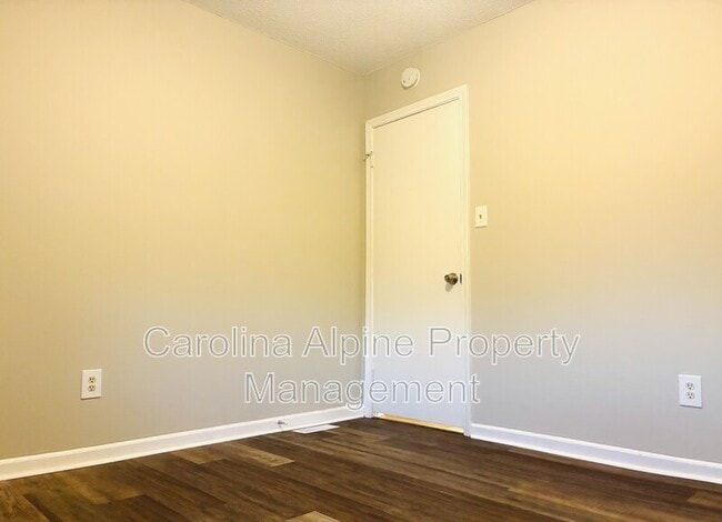 Building Photo - 601 Dundeen Dr