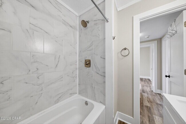 Building Photo - 1114 McKenzie Ave