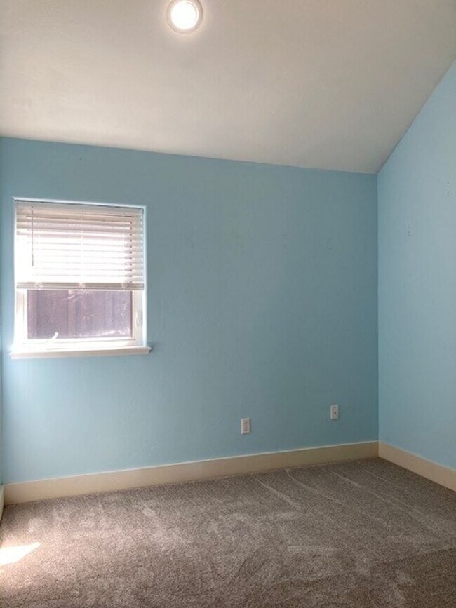 Building Photo - Charming in the Heart of Bozeman