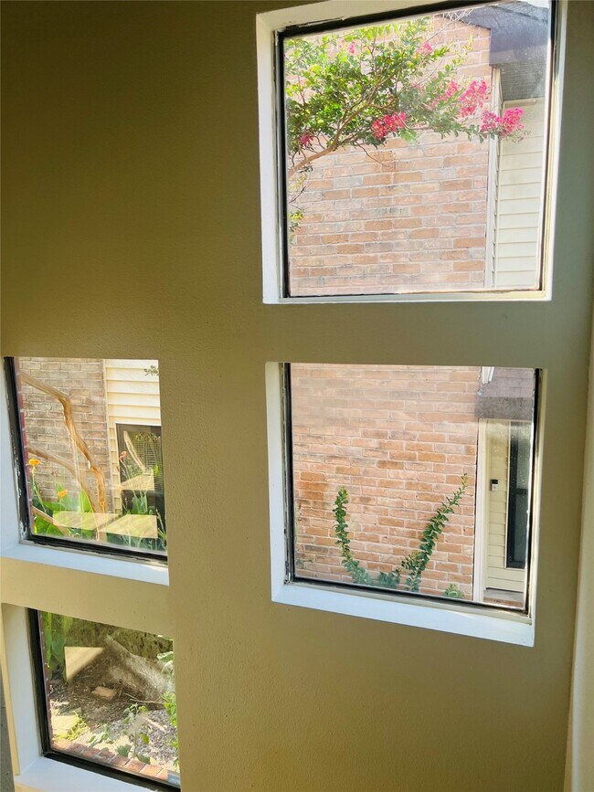 Building Photo - 2668 Bering Dr