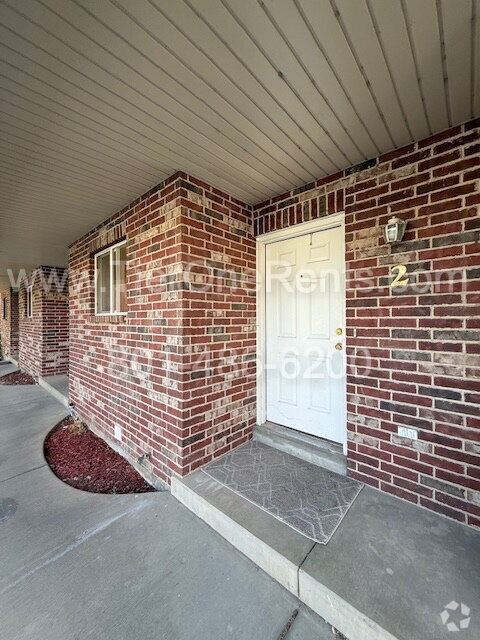 Building Photo - NO DEPOSIT option available for qualified ...