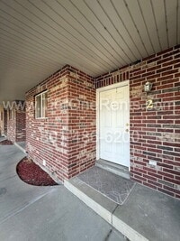 Building Photo - NO DEPOSIT option available for qualified ...