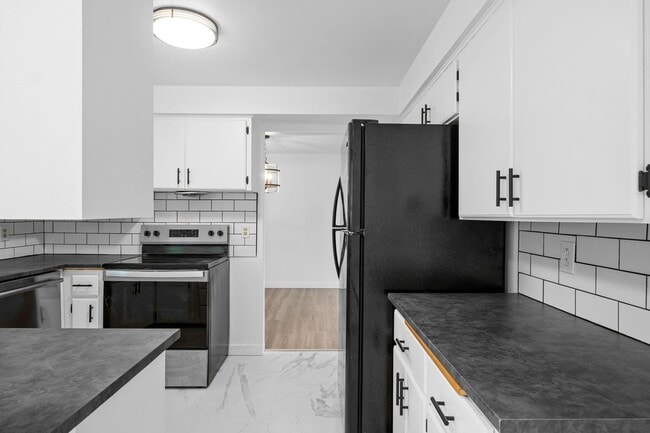 Building Photo - Beautiful South Valley Home! Available Now!