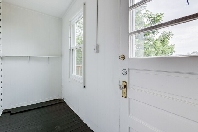 Building Photo - 955 E Warrington Ave
