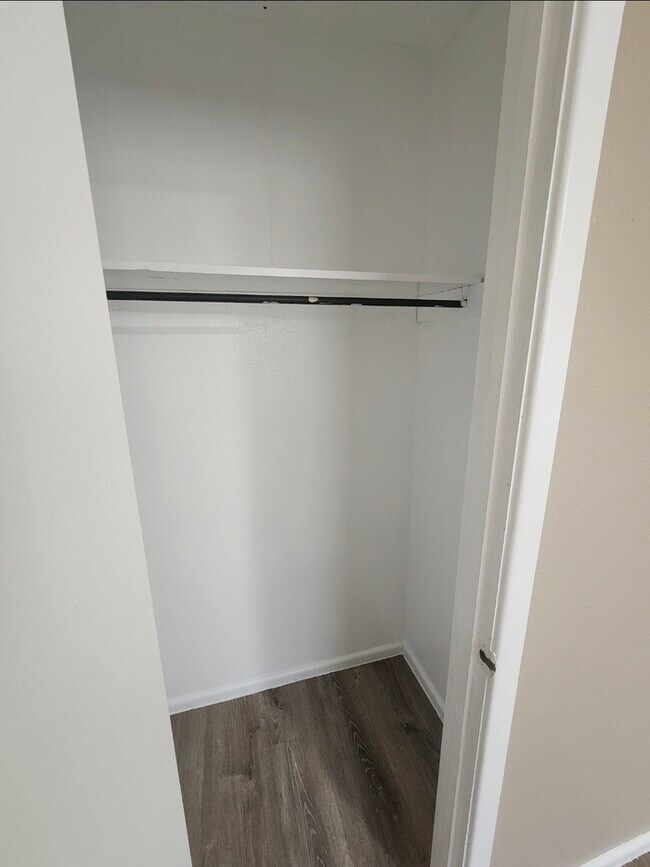 Building Photo - 3 bed 2 bath home with 1 car garage