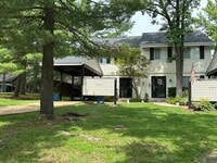 Building Photo - Townhome in Ballwin!!
