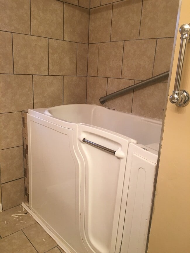 Building Photo - **New Paint**   **New Carpet**  Ready for YOU!!