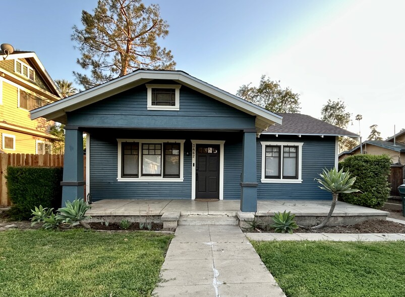 Front of house, front porch - 3442 1st St