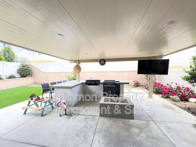 Building Photo - 411 Calabrese St