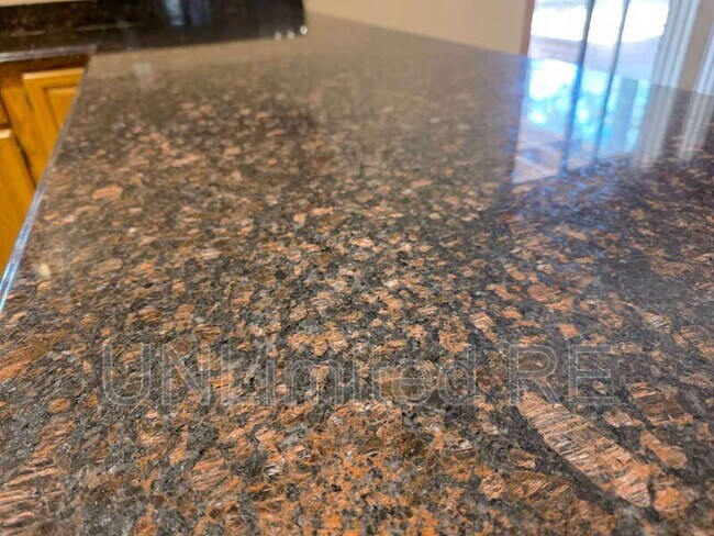 Building Photo - 2589 N Oakmont Dr