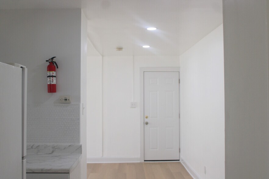 Hallway - 1243 16th St NE