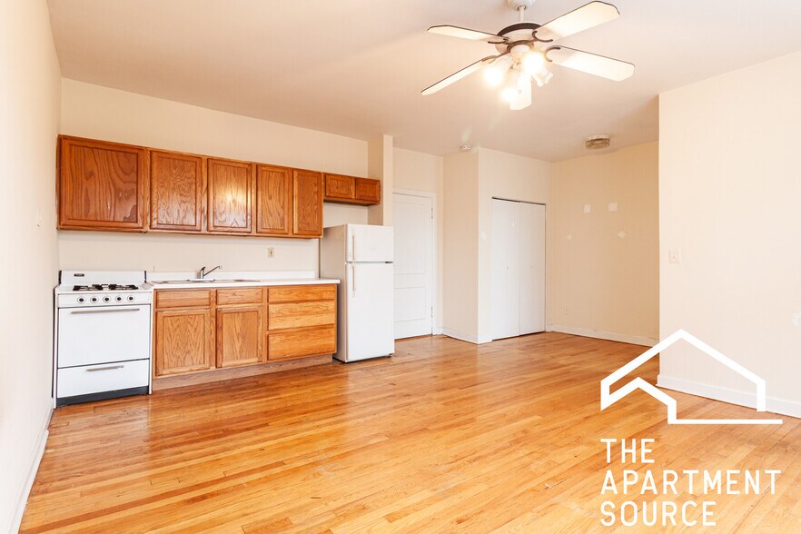 Building Photo - 1058 W George St