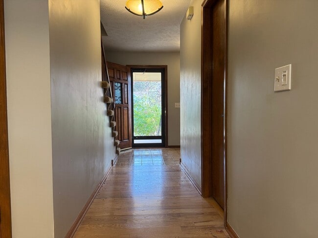 Building Photo - Spacious Harvey Oaks 4-bedroom home with classic charm and modern updates