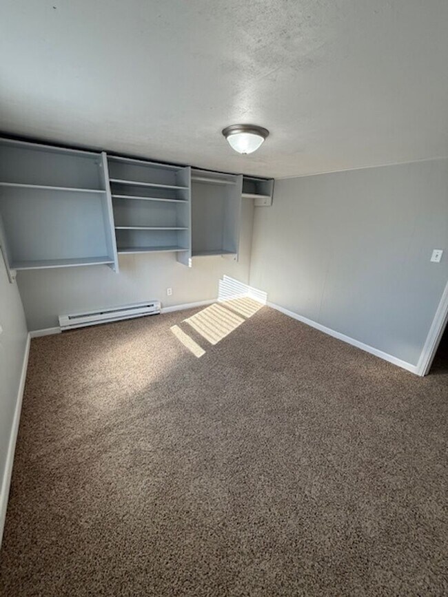 Building Photo - 3 Bedroom Farm Home for Rent Dundee OR