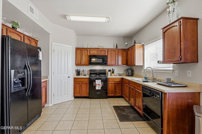 Building Photo - 14220 Firewood Dr