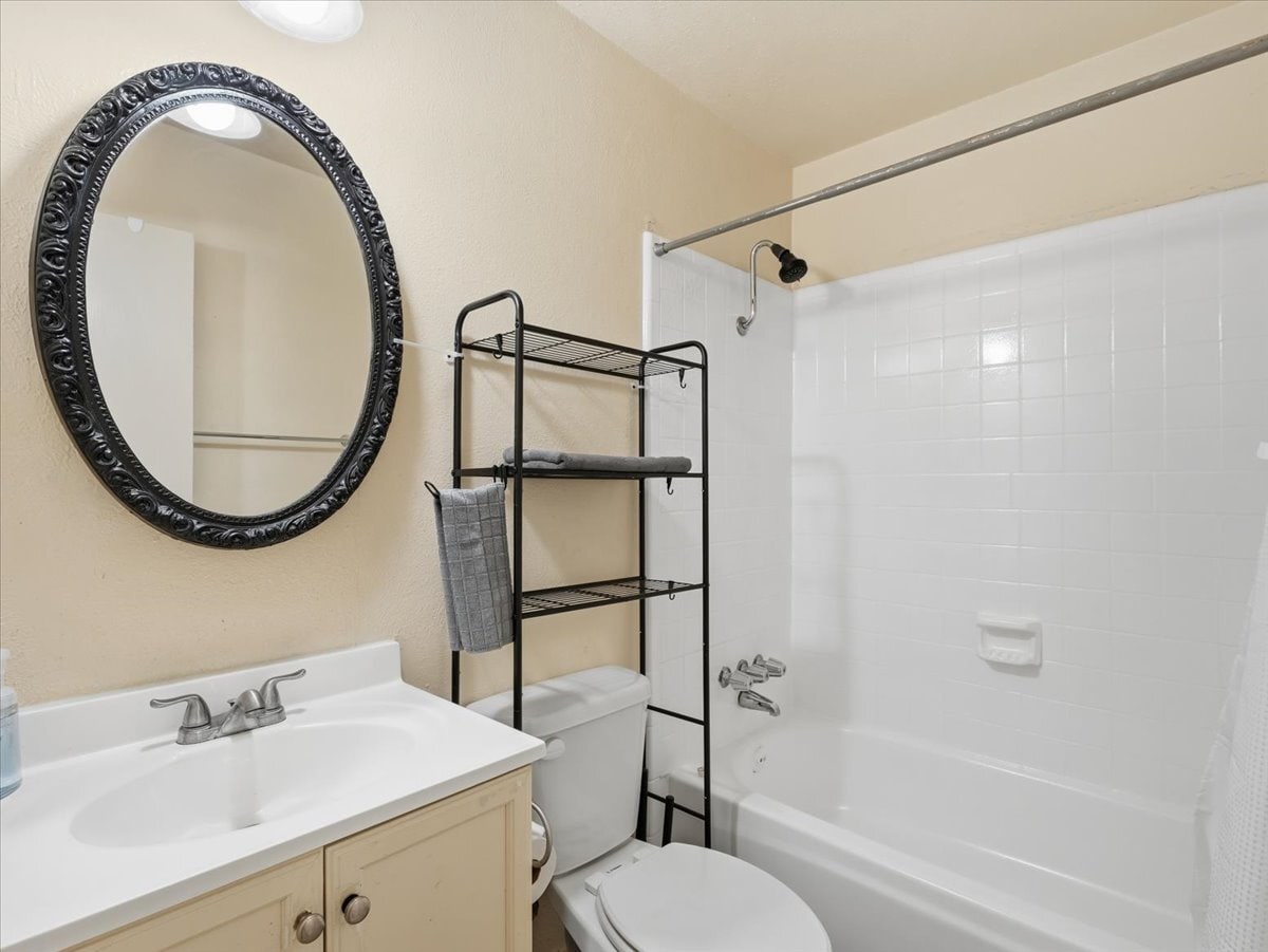 Building Photo - 5614 Christie Ln