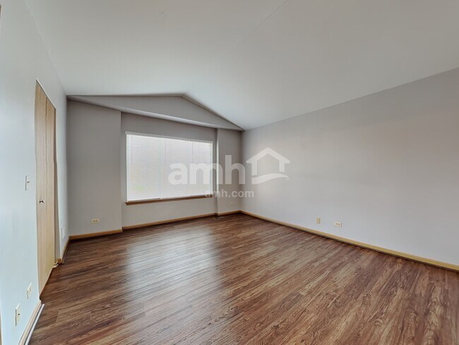 Building Photo - 233 E Cobbler Ct