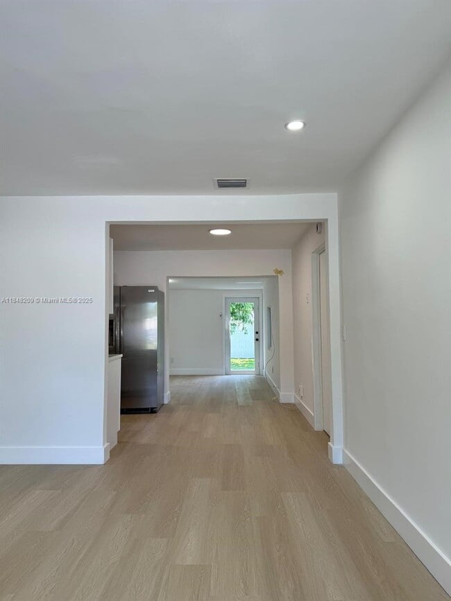 Building Photo - 4 bedroom in Dania Beach FL 33314