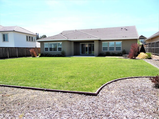 Building Photo - Stunning Single Level Home in NW Roseville