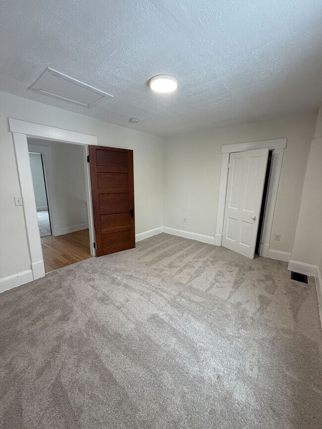 Building Photo - Fully Renovated 3BR in the Heart of Columbus