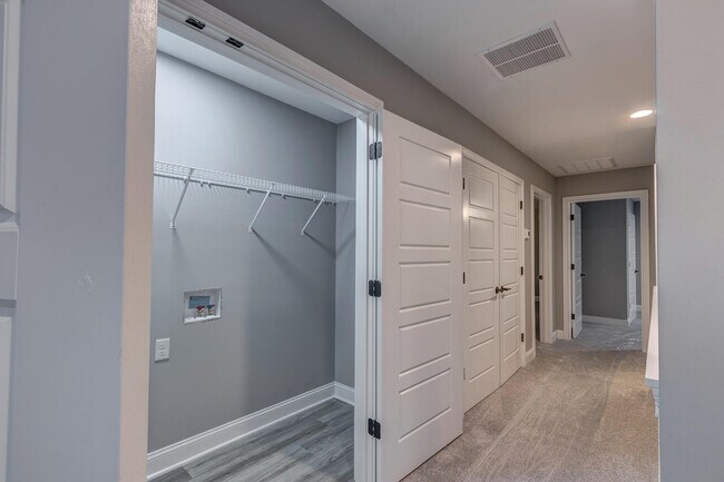 Building Photo - 187 Westwoods Dr