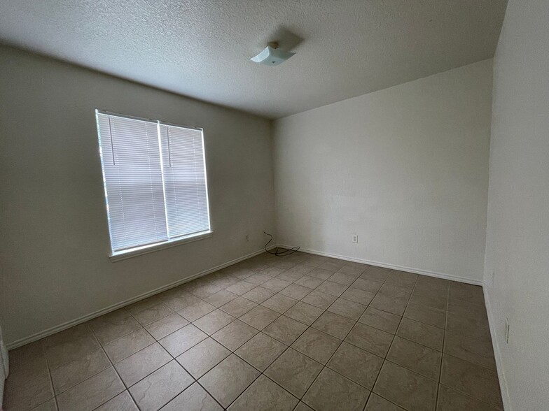 Building Photo - 2808 Cantabrian Dr